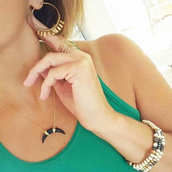 Stella & Dot Jewelry - Stella & Dot Arc Pendant